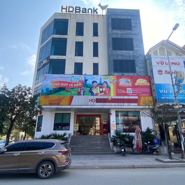Bàn Giao Bảng Hiệu Quảng Cáo "Chương Trình Khuyến Mãi Quay Trúng Thưởng Cho Khách Hàng HDBank"