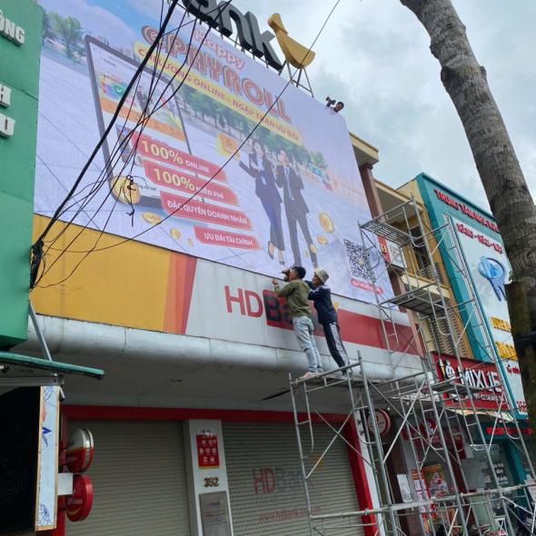 Trang trí bảng hiệu làm đẹp cho hệ thống ngân hàng HDBank tại tỉnh Quảng Bình