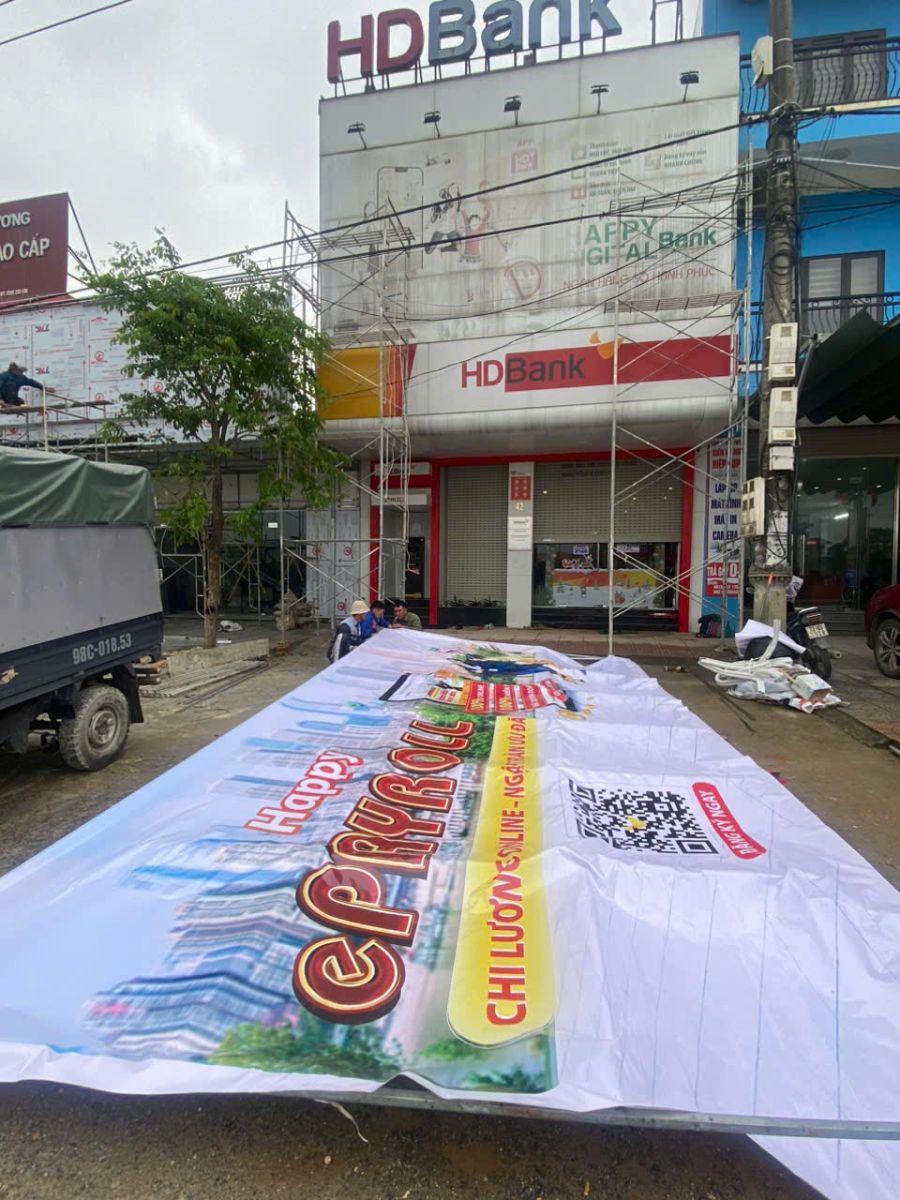Trang trí bảng hiệu làm đẹp cho hệ thống ngân hàng HDBank tại tỉnh Quảng Bình