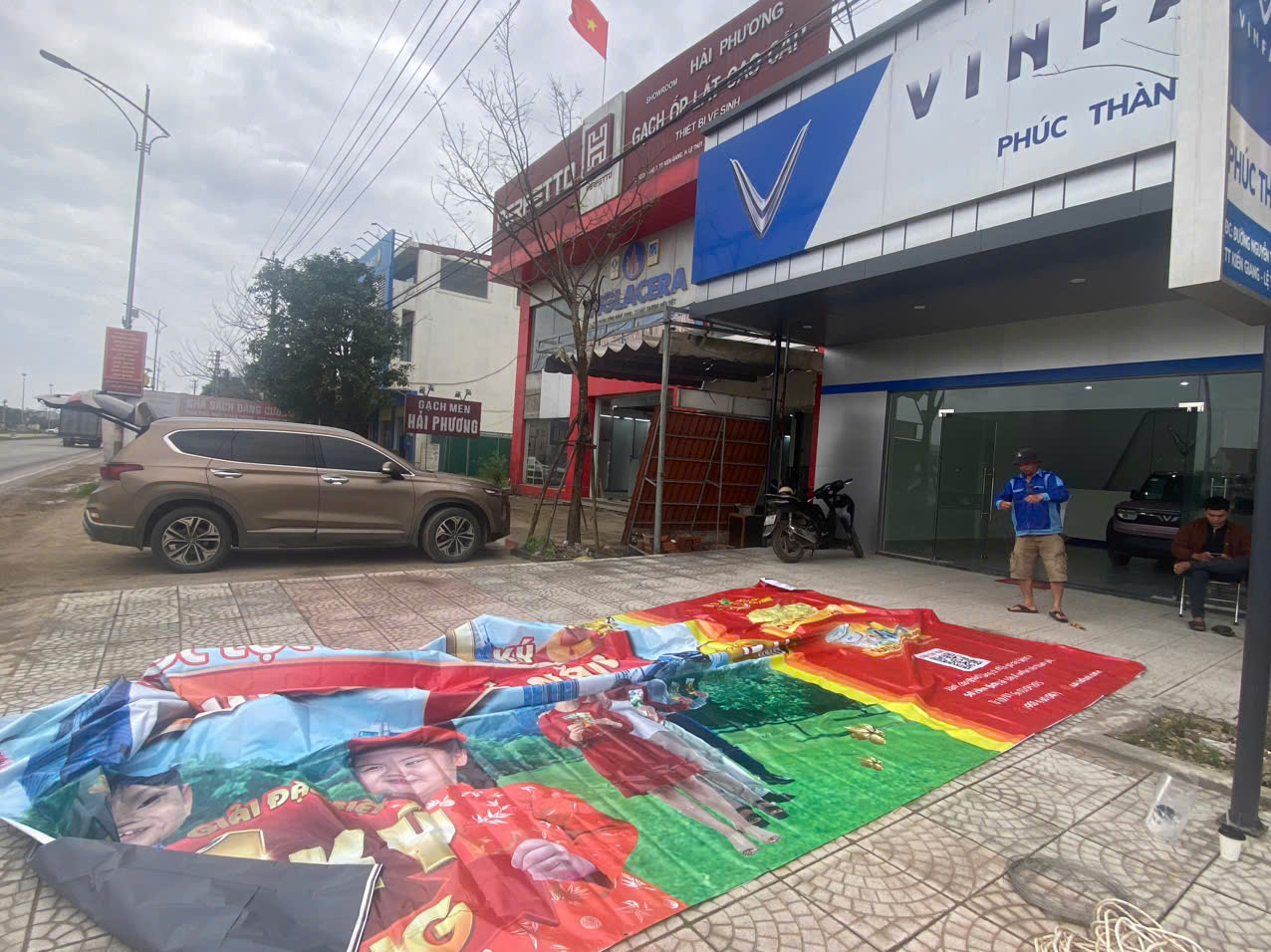 Bàn Giao Bảng Hiệu Quảng Cáo "Chương Trình Khuyến Mãi Quay Trúng Thưởng Cho Khách Hàng HDBank"