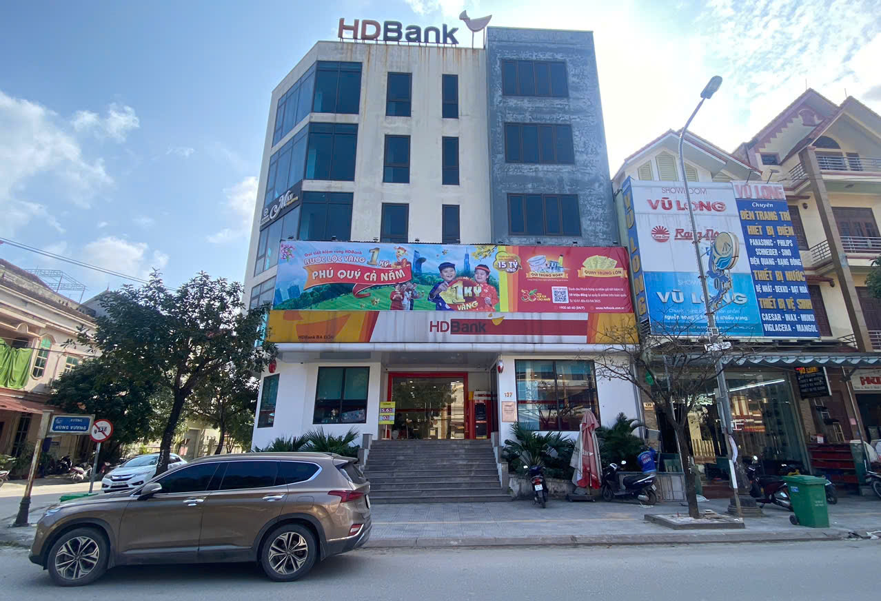 Bàn Giao Bảng Hiệu Quảng Cáo "Chương Trình Khuyến Mãi Quay Trúng Thưởng Cho Khách Hàng HDBank"