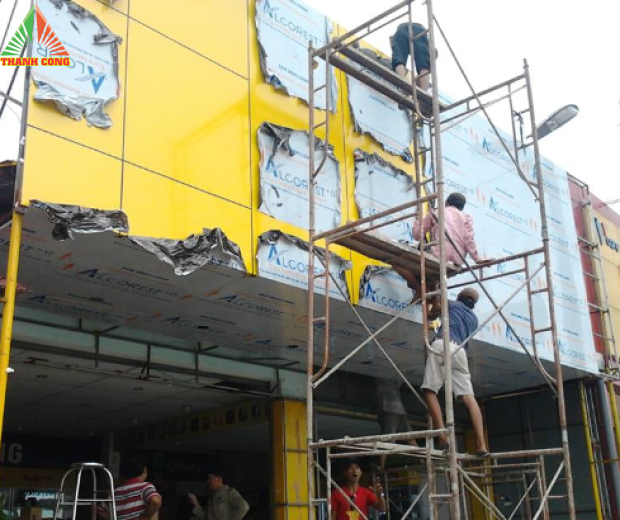 Mặt dựng Alu Thành Công