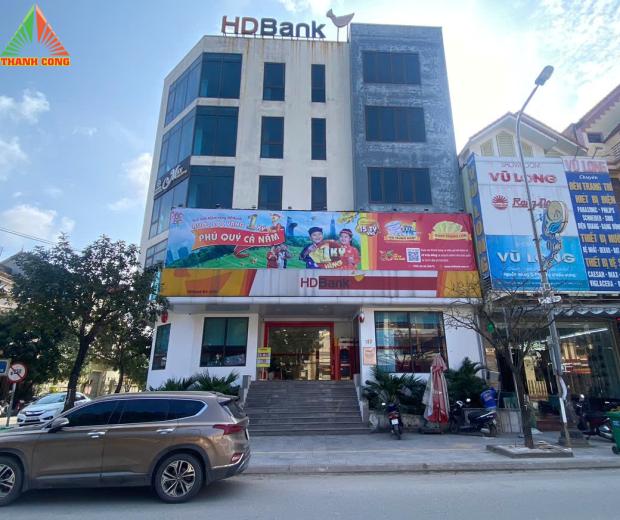 Bàn Giao Bảng Hiệu Quảng Cáo "Chương Trình Khuyến Mãi Quay Trúng Thưởng Cho Khách Hàng HDBank"