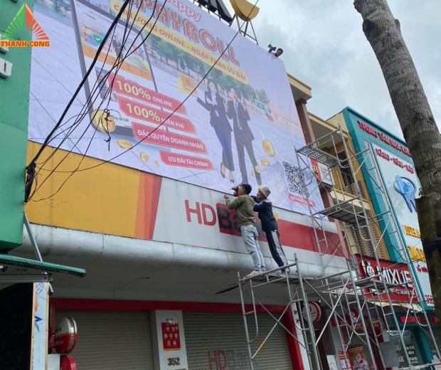 Trang trí bảng hiệu làm đẹp cho hệ thống ngân hàng HDBank tại tỉnh Quảng Bình